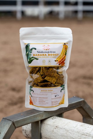 Queen Elizabeth Horse Cookies Naturalne smaczki dla koni Banana boost banan marchew i kurkuma 600g 