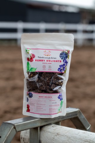 Queen Elizabeth Horse Cookies Naturalne smaczki dla koni Berry Delights owoce leśne 600g